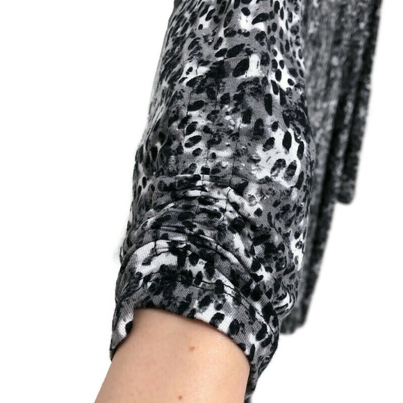 In Every Story | Black & Gray Print Top with Pleats | 1X - Picture 10 of 16